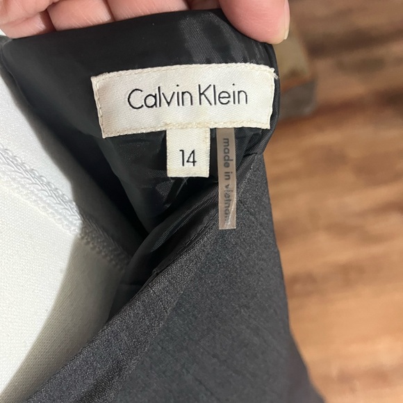 Calvin Klein 2pc Charcoal Gray Skirt Suit. Size 14. - Picture 9 of 10